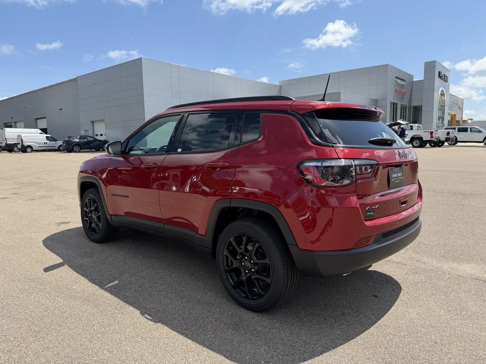New 2026 Red Hot Pearl-Coat Exterior Paint Jeep Latitude Altitude image 4