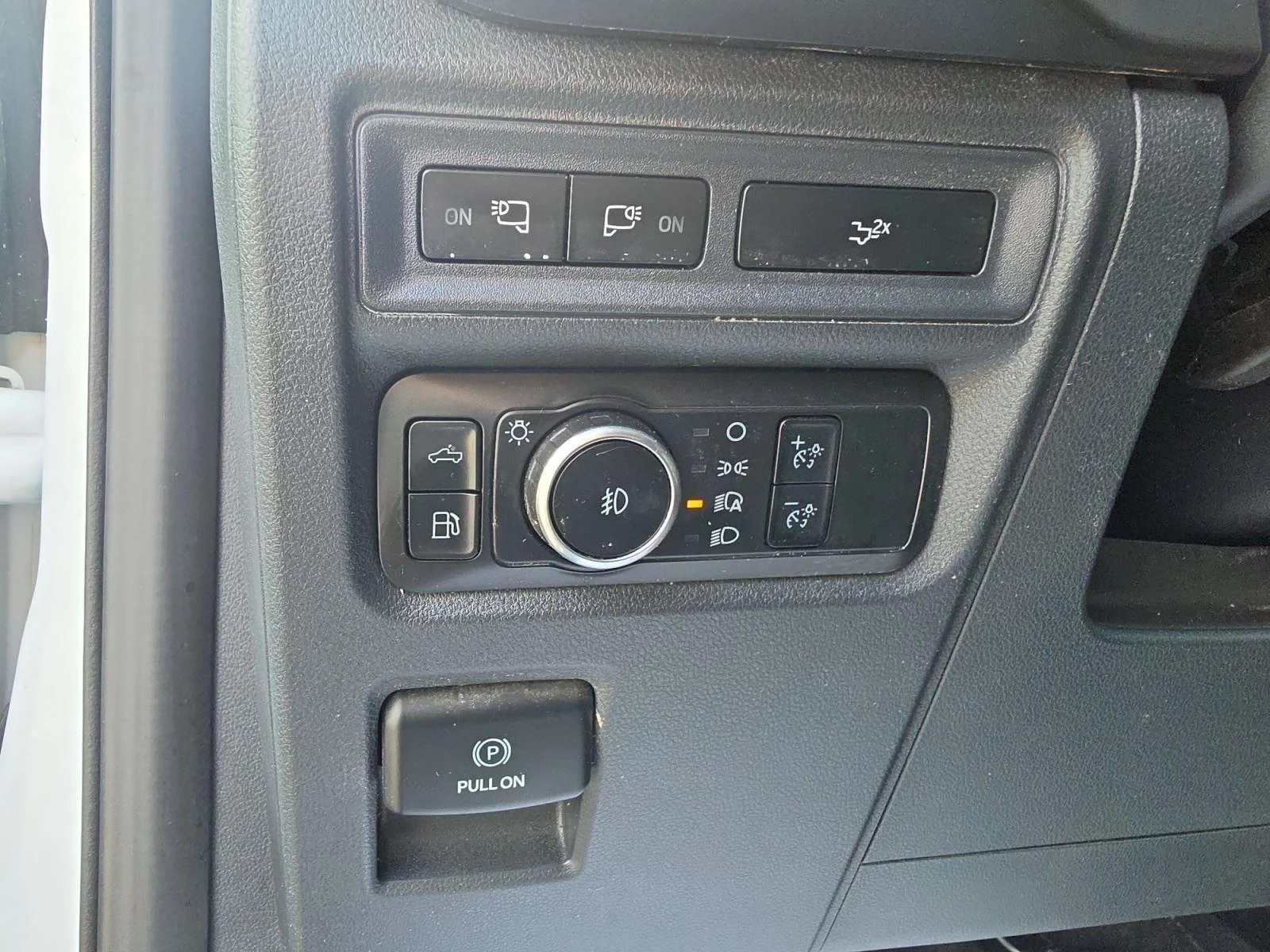 Used 2024 Oxford White Ford XLT image 17