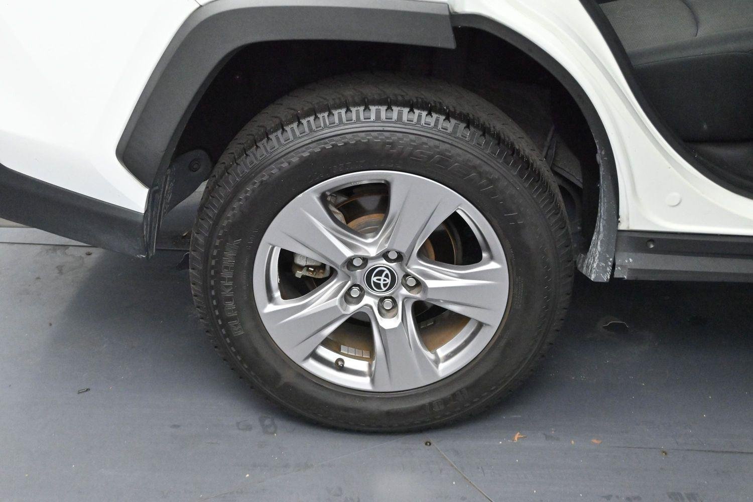 Used 2022 White Toyota XLE image 34