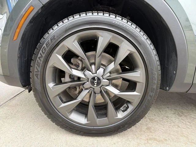 Used 2023 Green Kia X-Line EX image 12