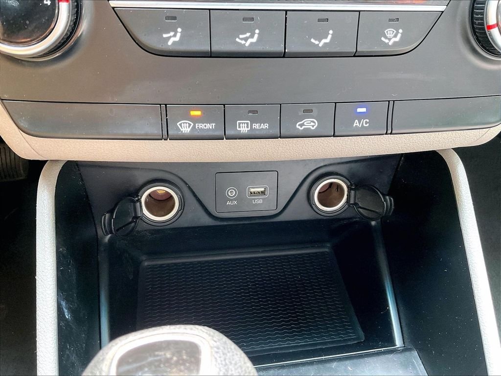 Used 2019 Silver Hyundai SE image 12