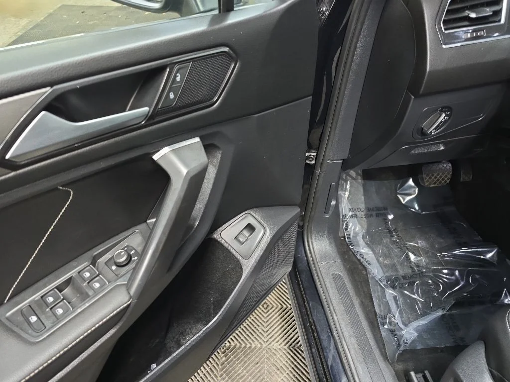 Used 2022 Black Volkswagen 2.0T SE image 28