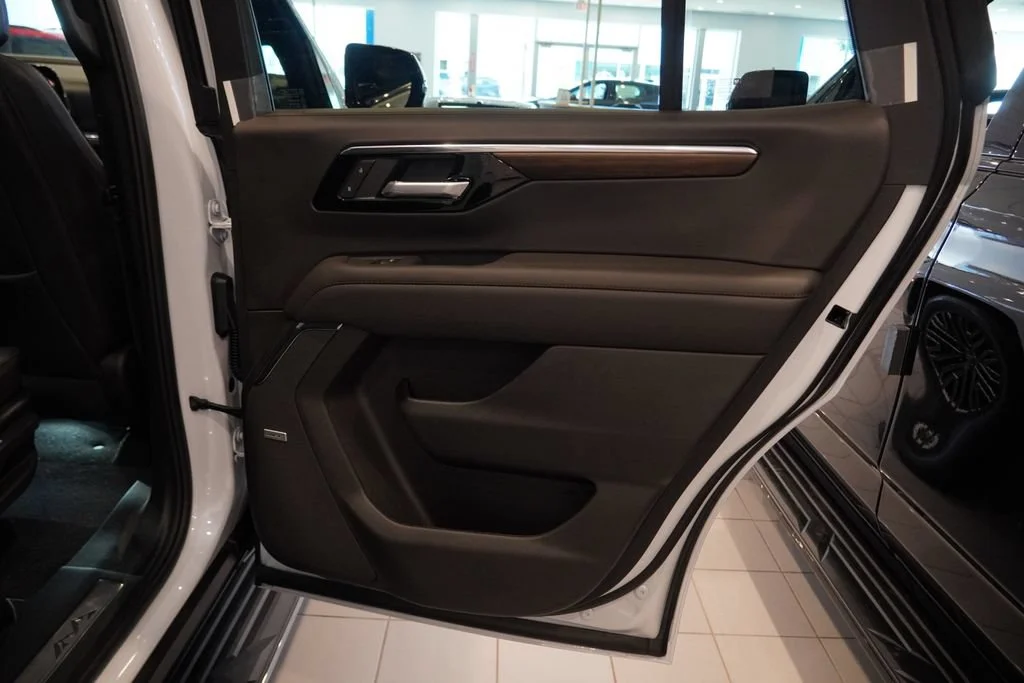 New 2026 Polar White Tricoat Chevrolet High Country image 27