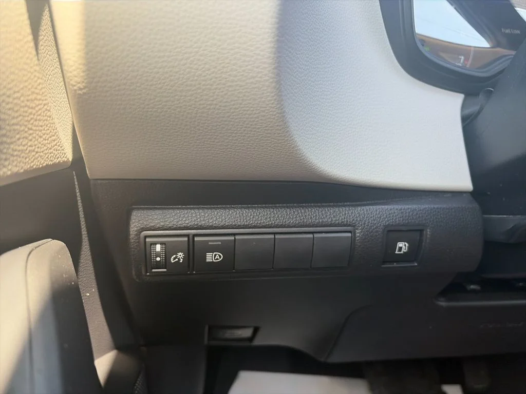 Used 2024  Toyota LE image 31