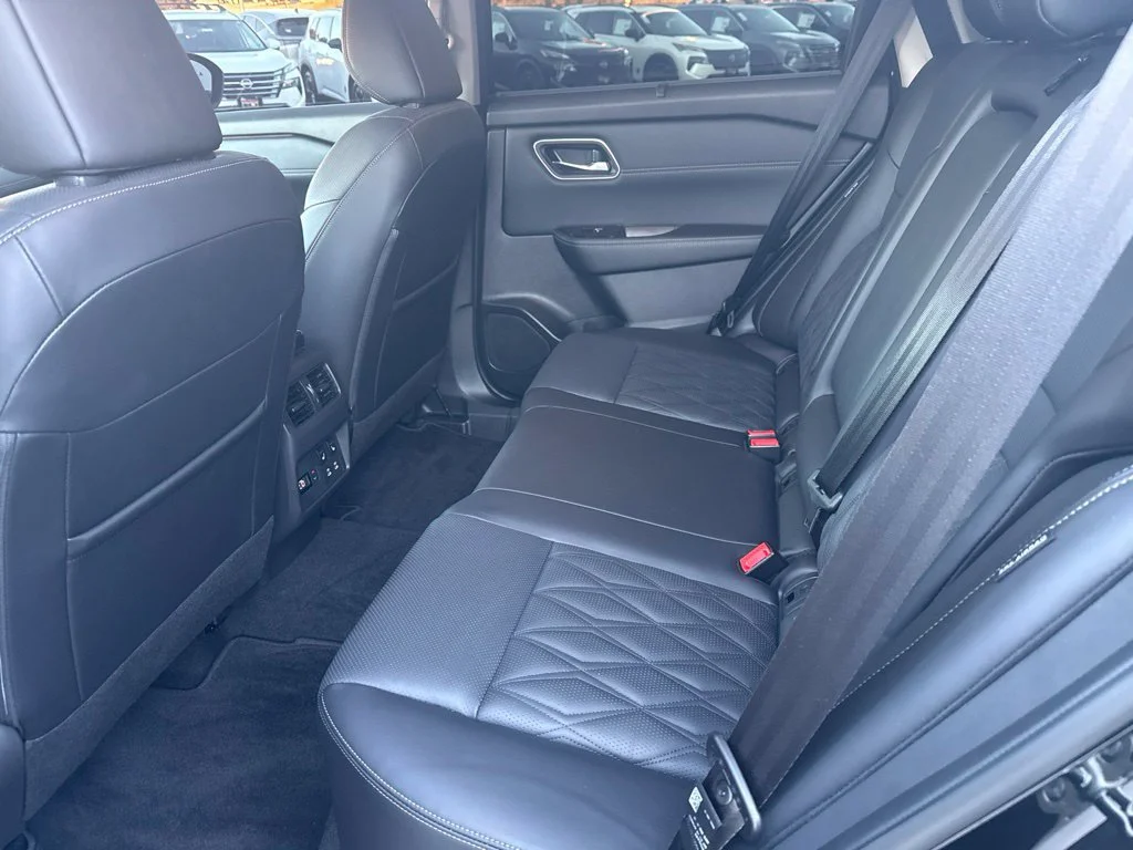 Used 2026  Nissan Platinum image 15
