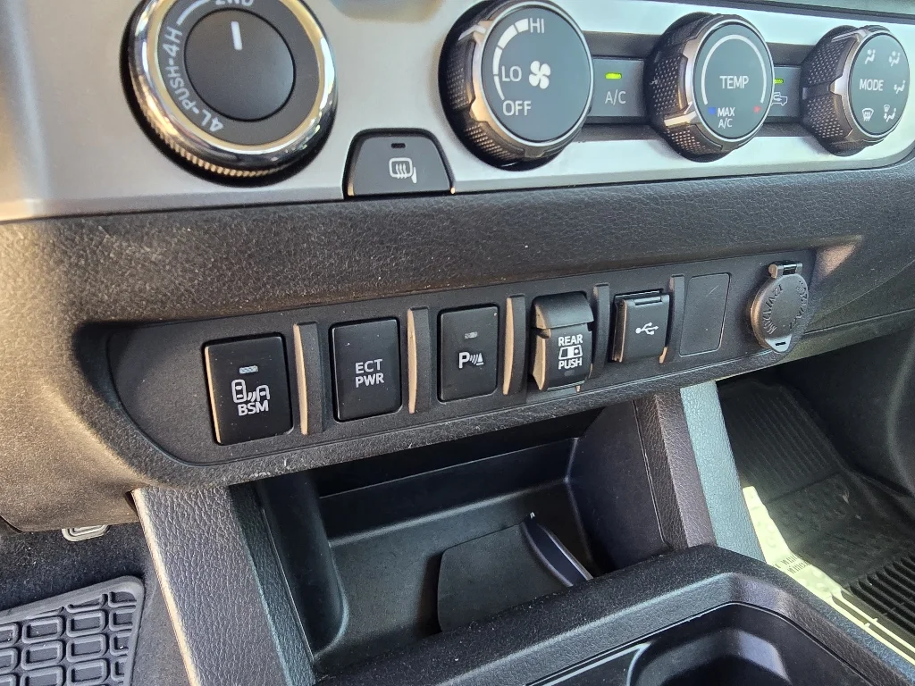 Used 2020 Silver Sky Metallic Toyota SR5 image 24