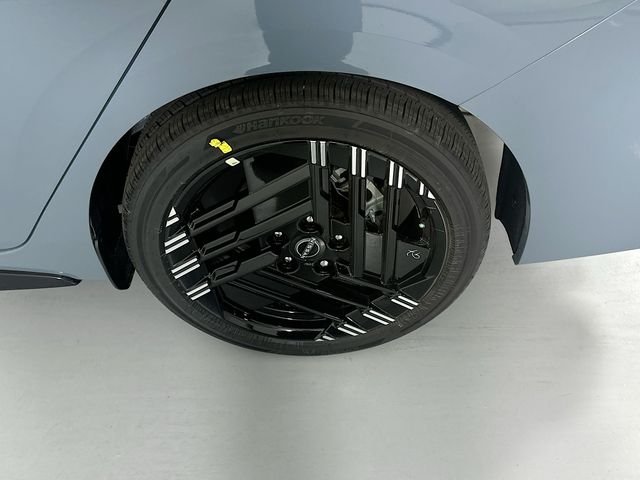 New 2026 Atlantic Gray Metallic / Super Black Two-tone Nissan SR image 28