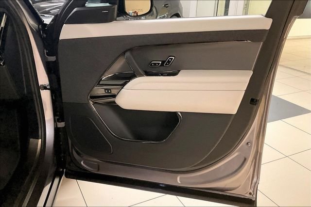 Used 2024 Gray Land Rover SE image 30