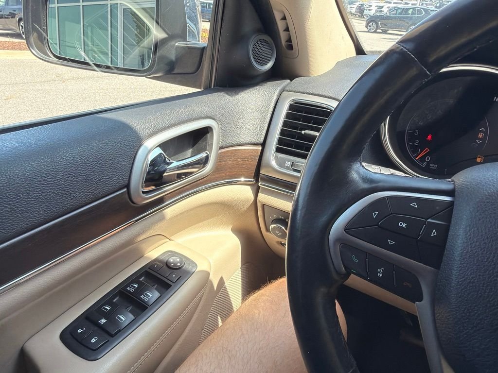Used 2018 Blue Jeep Limited image 20