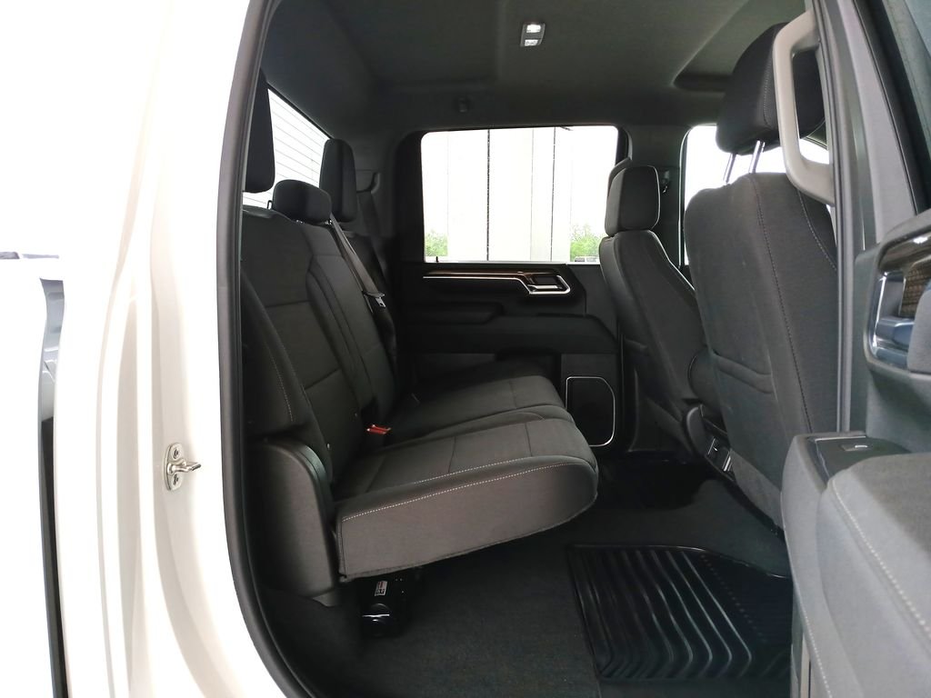 Used 2025 White Chevrolet LT image 28
