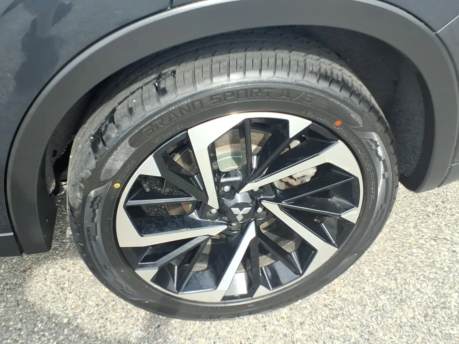 Used 2024 Graphite Gray Mitsubishi SE image 8
