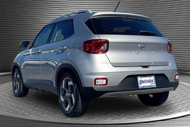 2025 Hyundai Venue SEL - Photo 7