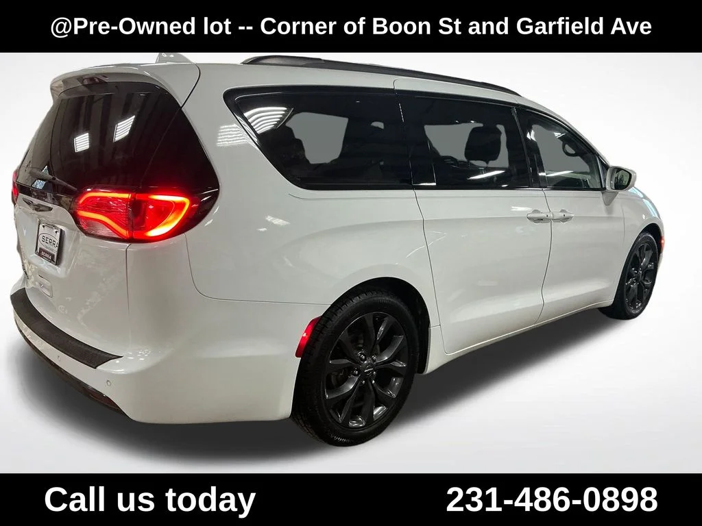 Used 2018 White Chrysler Touring L Plus image 5