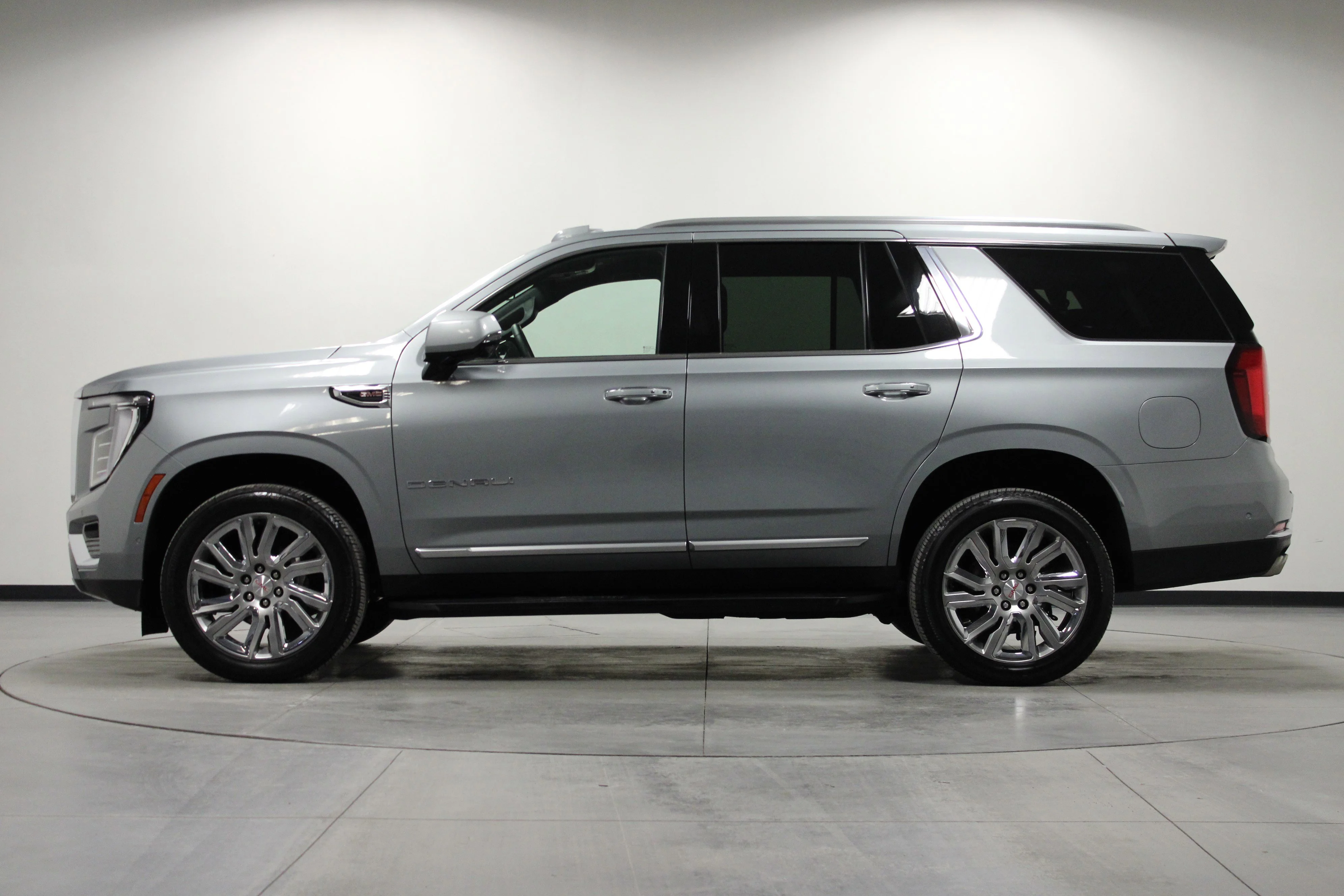 Used 2025 Sterling Metallic GMC Denali image 7
