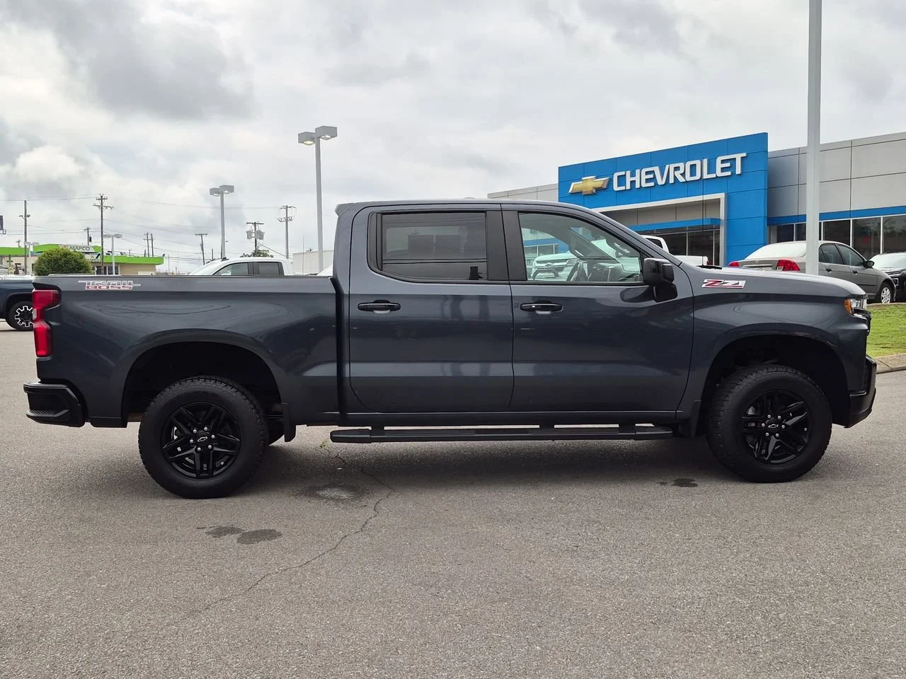 Used 2021 SHADOW GRAY METALLIC Chevrolet LT Trail Boss image 9