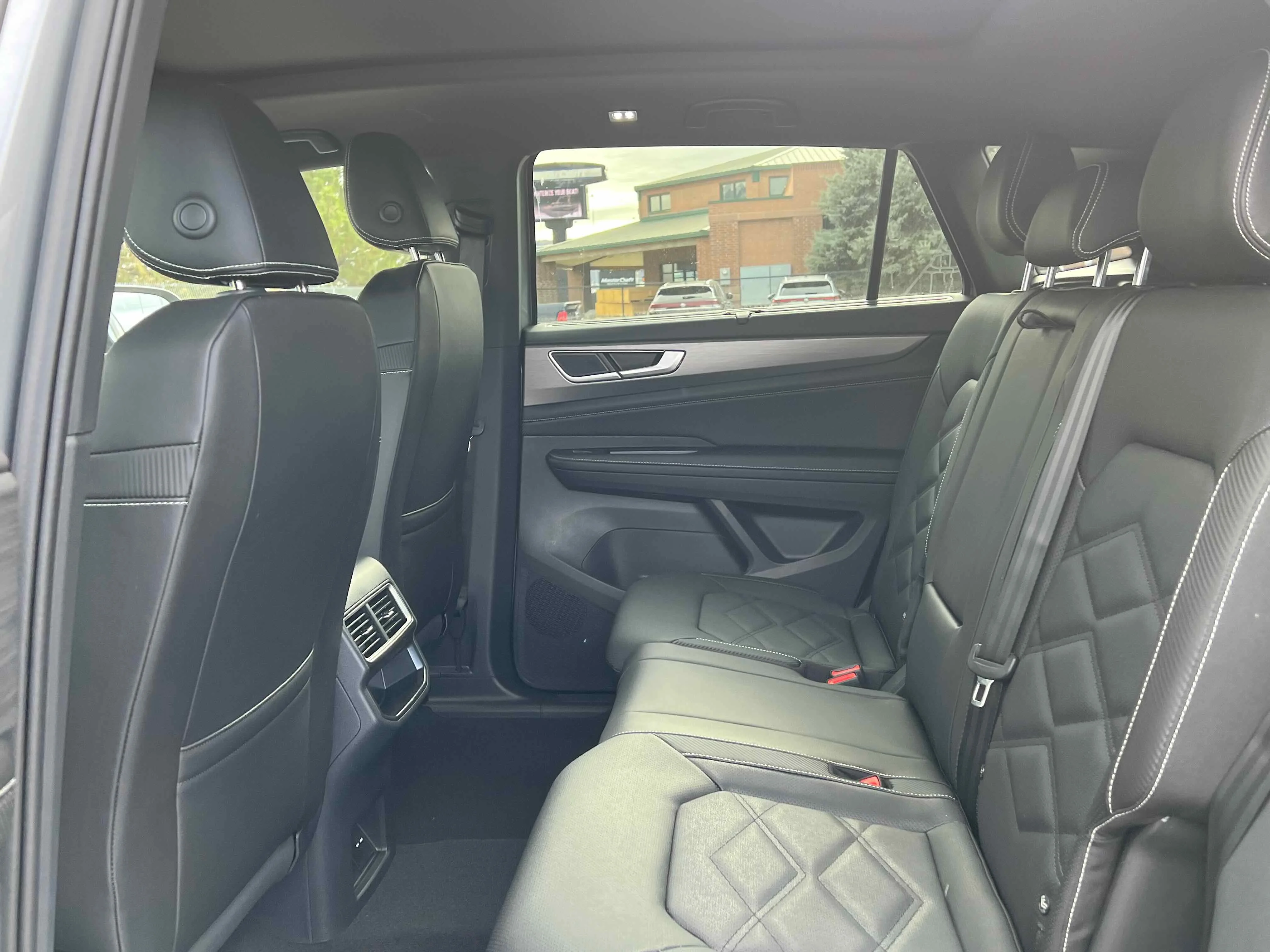 New 2026 Silver Mist Volkswagen 2.0T SE w/Technology image 18