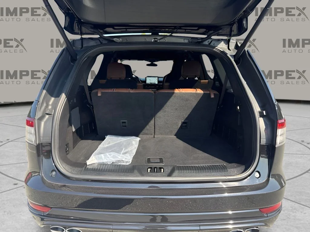 Used 2021 Black Lincoln Grand Touring image 25