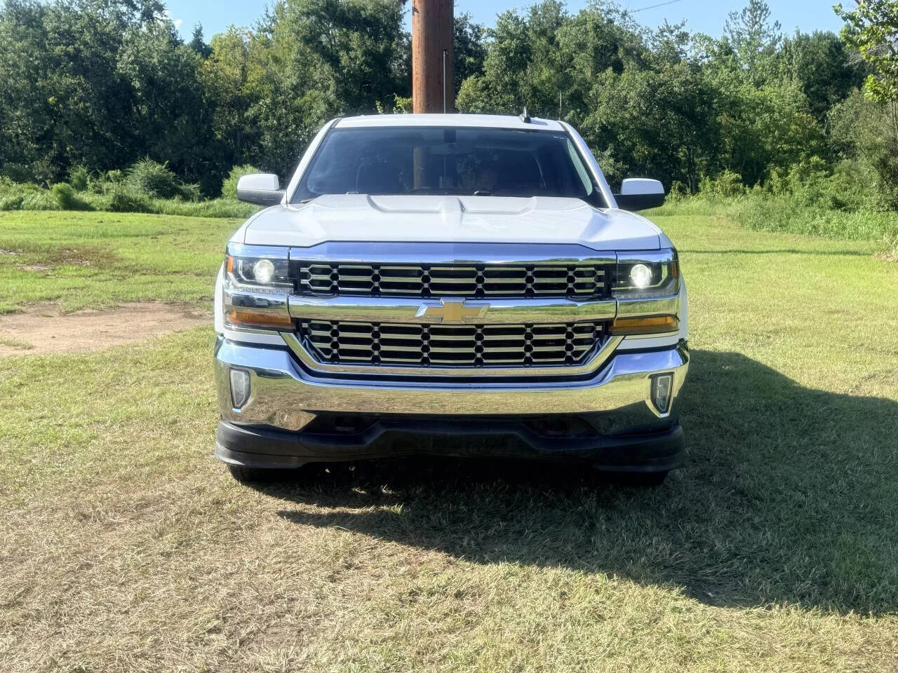 Used 2017 White Chevrolet LT 4x4 4dr Crew Cab 5.8 ft. SB image 9
