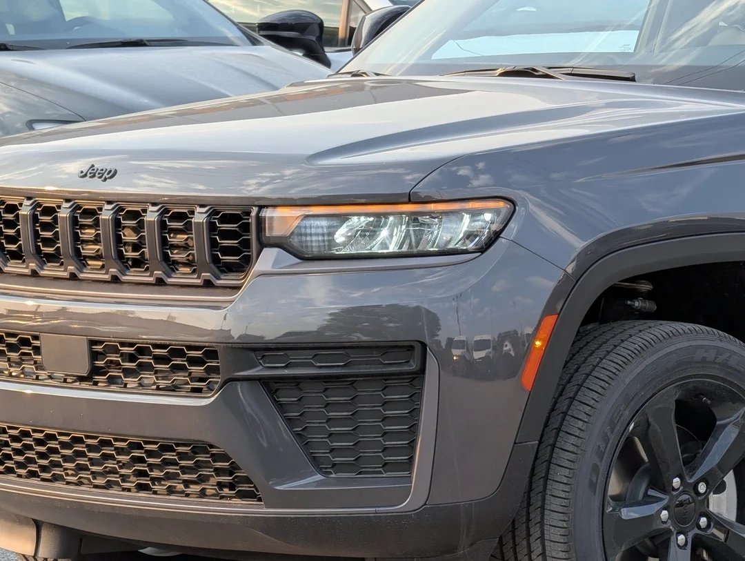 New 2026 Grey Jeep Altitude - - 20 Gloss Black Wheels - Capri Leatherette/Suede - Remote Start - Altitude Pkg & More! image 10