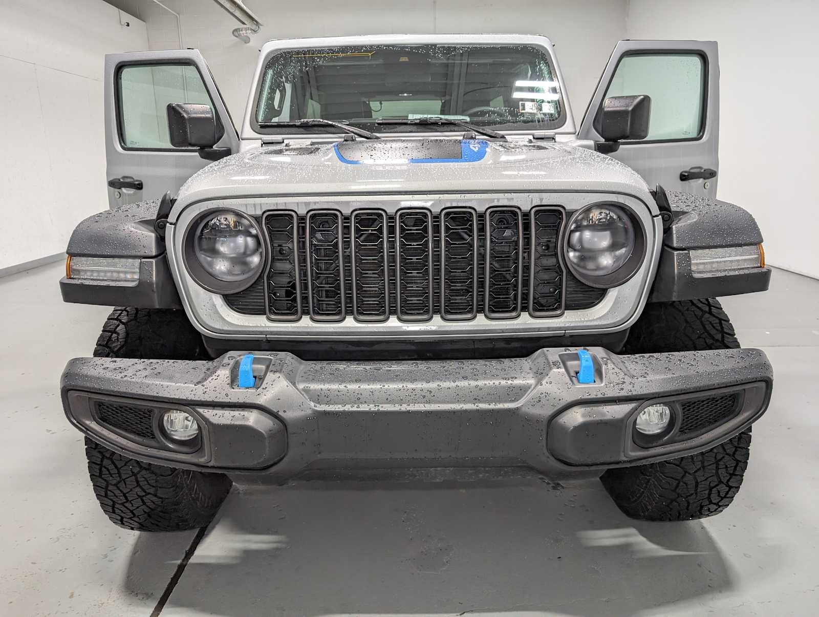 Used 2024 Silver Zynith Clearcoat Jeep Rubicon image 18