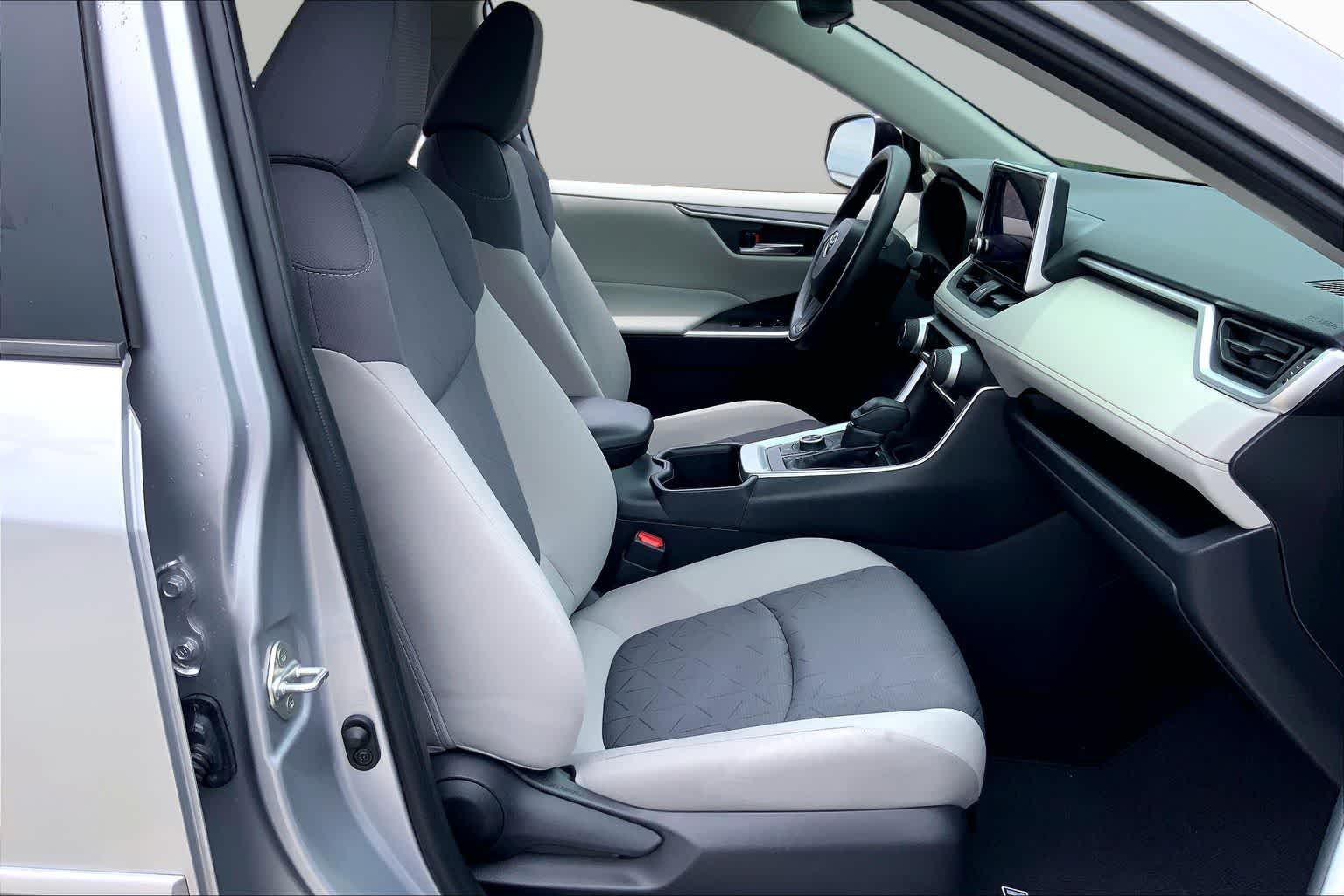 Used 2024 Silver Sky Metallic Toyota Hybrid XLE image 9