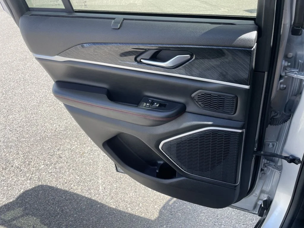 Used 2022 Silver Zynith Jeep Trailhawk image 14