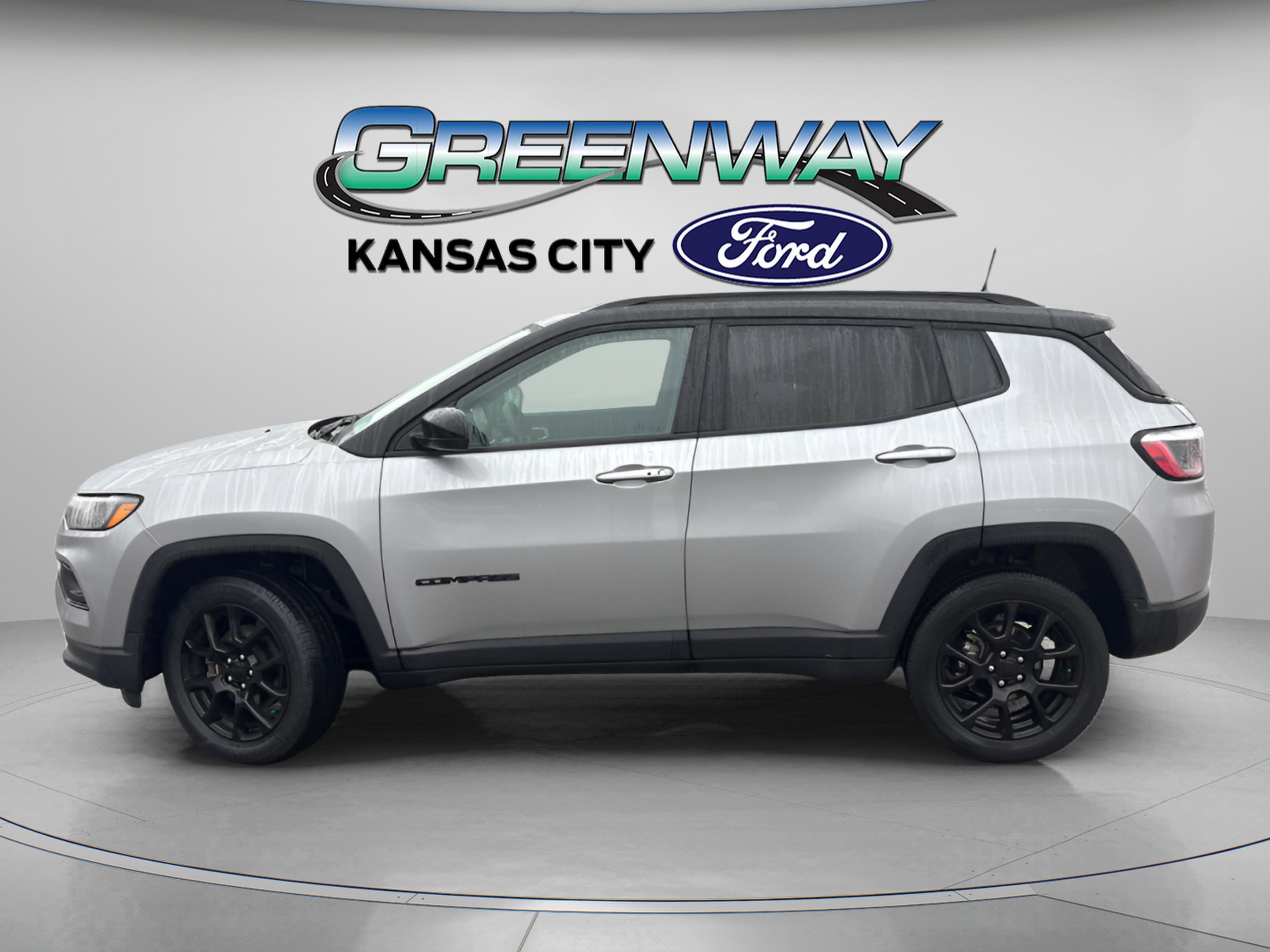 Used 2022 Jeep Compass Altitude with VIN 3C4NJDBB9NT190500 for sale in Kansas City