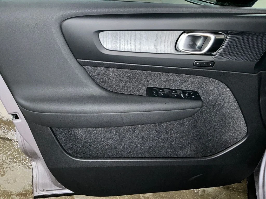 New 2026 Aurora Silver Volvo Plus image 10