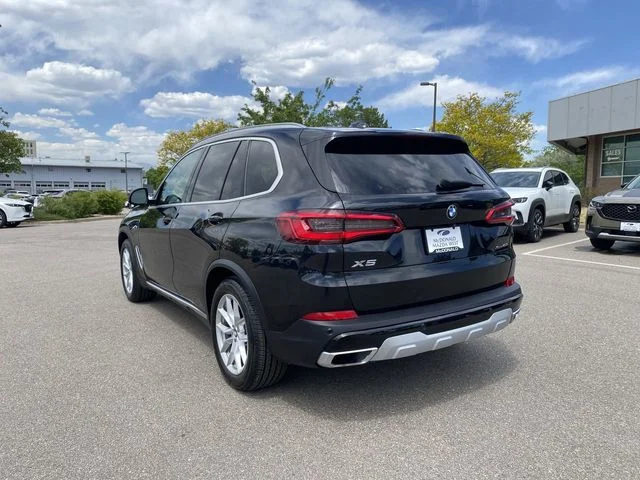 Used 2019 Black BMW xDrive40i image 3
