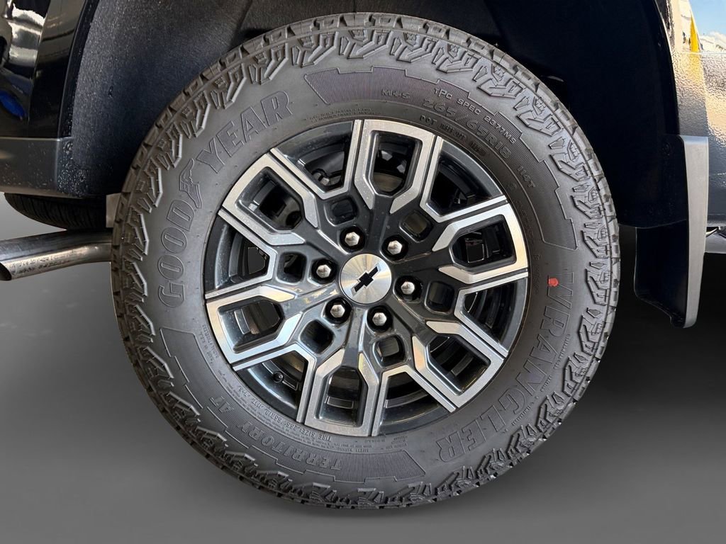 New 2026 Black Chevrolet Z71 image 10