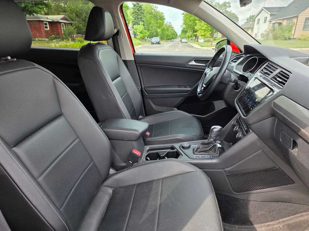 Used 2019 ORANGE Volkswagen SE image 8