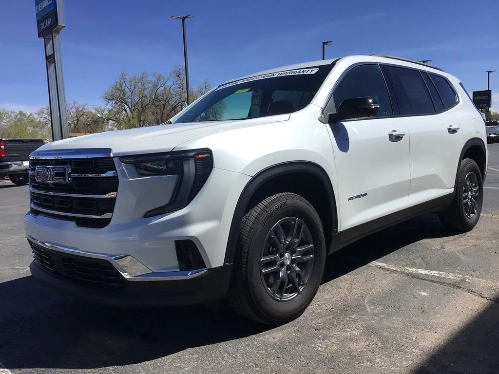 New 2025 White Frost Tricoat GMC Elevation image 3