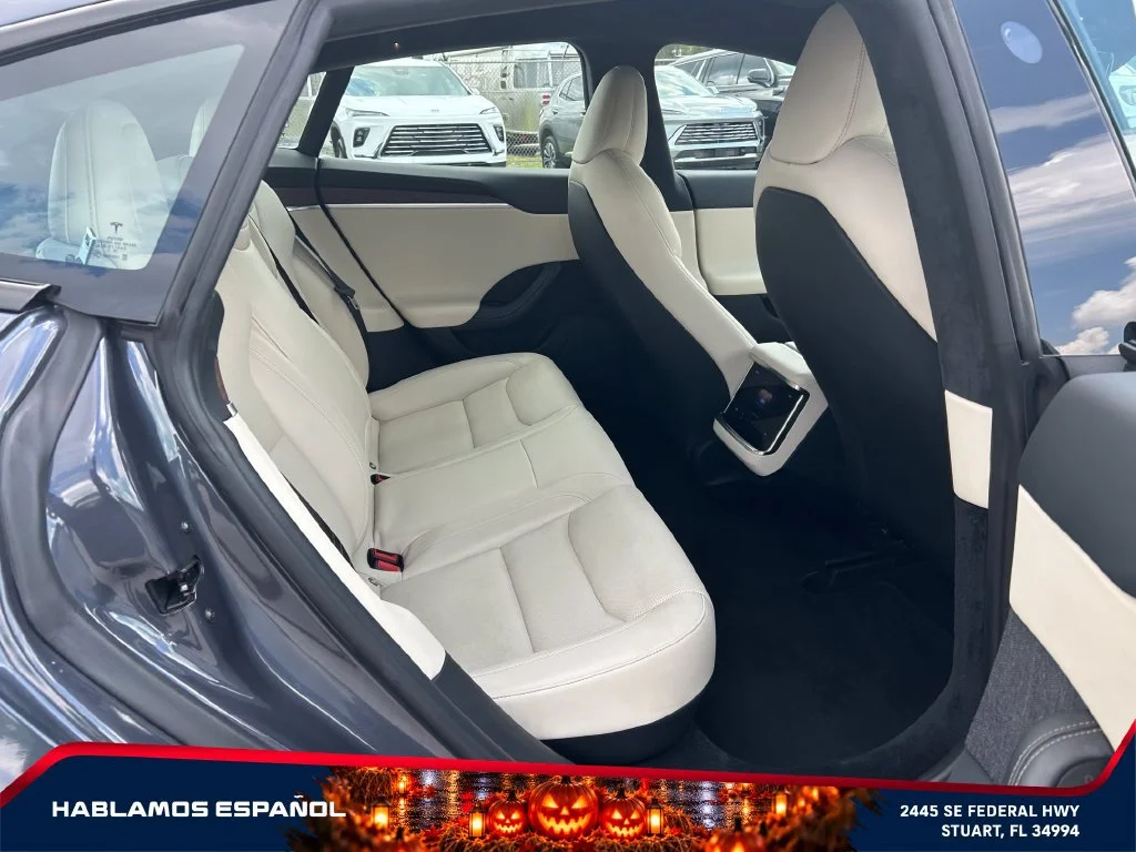 Used 2022  Tesla AWD image 17