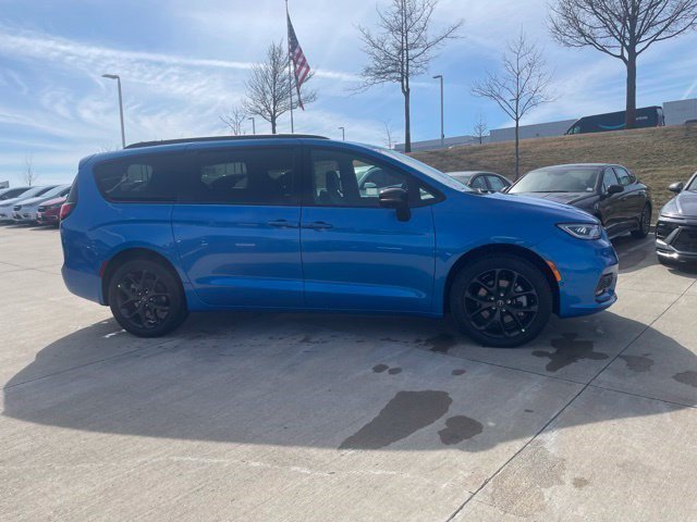 New 2026 Hydro Blue Pearlcoat Chrysler Limited image 6