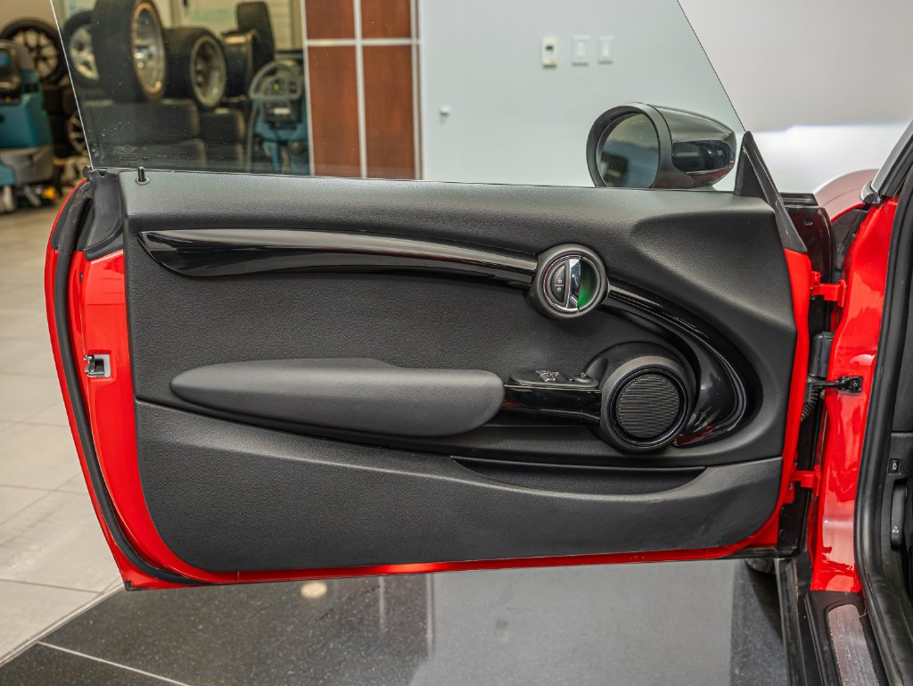 Used 2021 Chili Red MINI Signature image 17