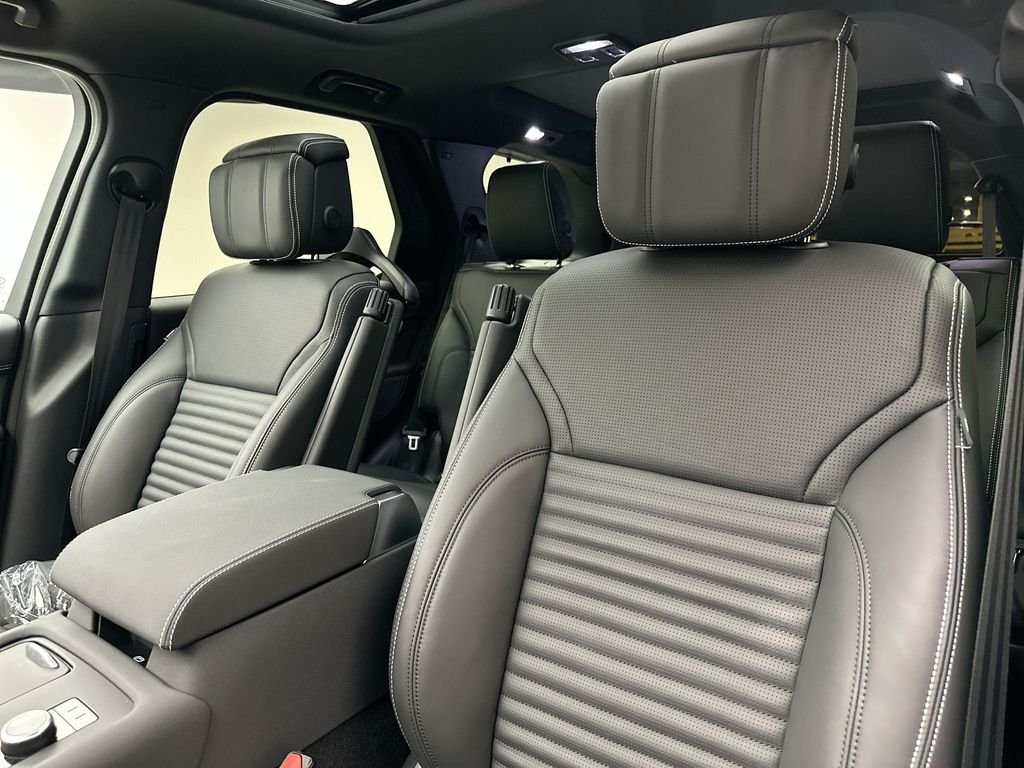 New 2026 Santorini Black Land Rover Dynamic SE image 10