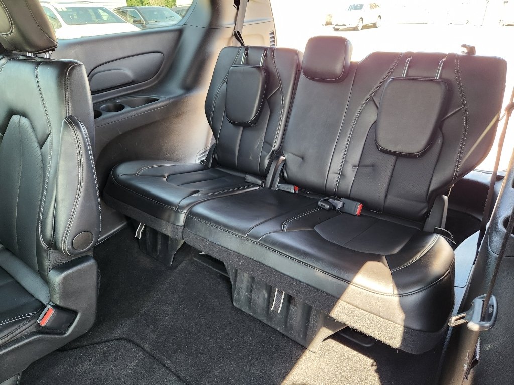 Used 2025 Diamond Black Crystal Pearlcoat Chrysler Select image 15