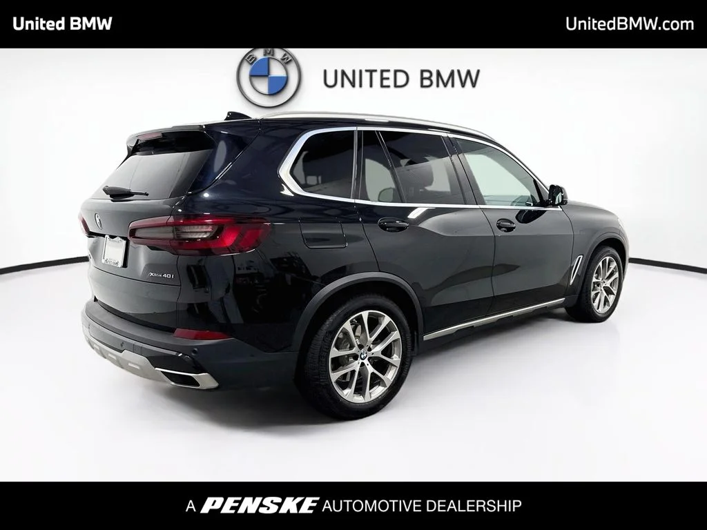 Used 2021 Black Sapphire Metallic BMW xDrive40i image 5