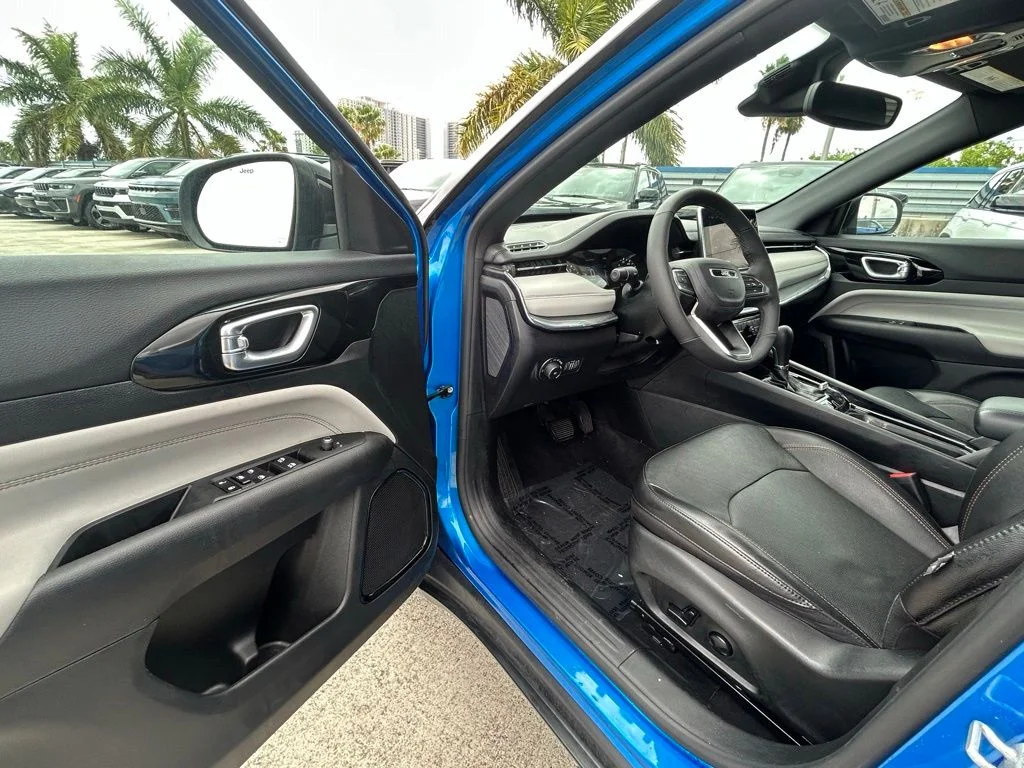 Used 2023 Blue Jeep Limited image 15
