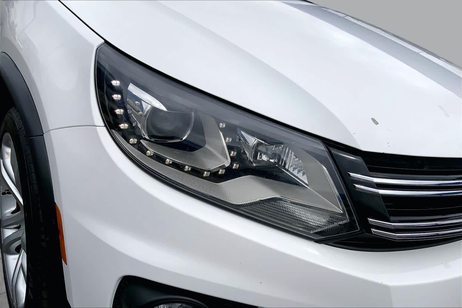 Used 2012 Candy White Volkswagen SEL image 27