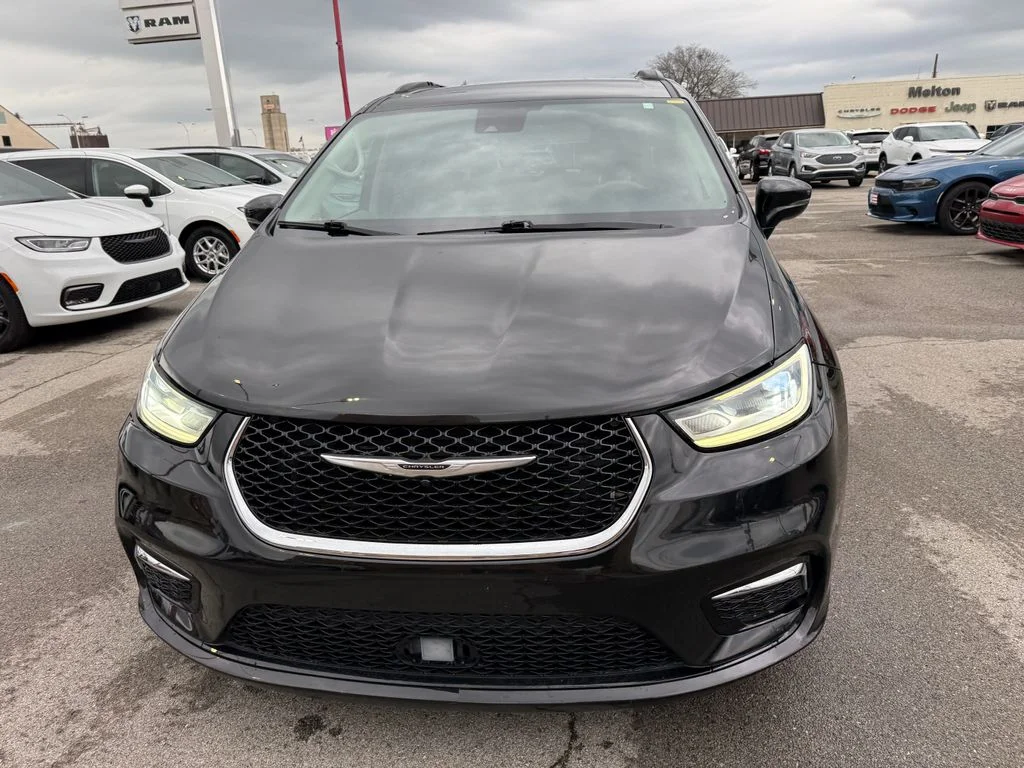 Used 2022 Black Chrysler Touring L image 13