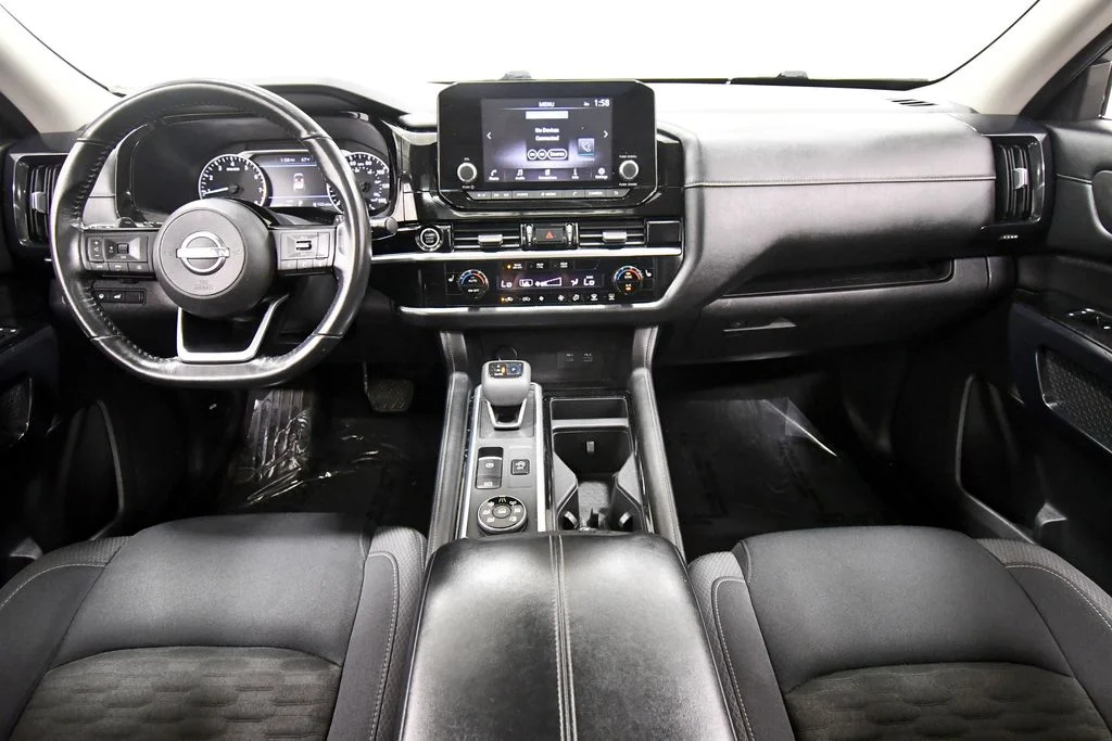 Used 2022 White Nissan SV image 3