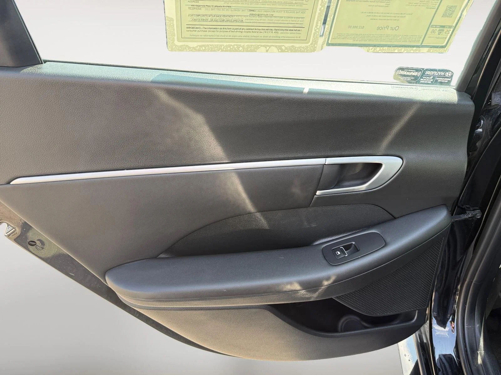 Used 2025 Abyss Black Hyundai SEL image 18