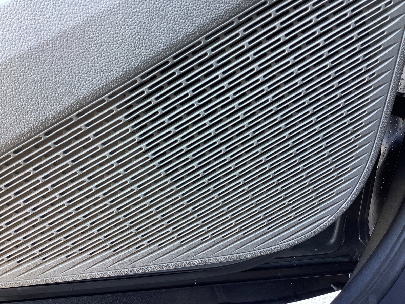 2025 Volkswagen Atlas SE w/Tech - Photo 26