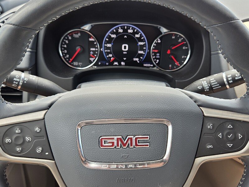 Used 2022 White Frost GMC AWD 4DR DENALI image 31