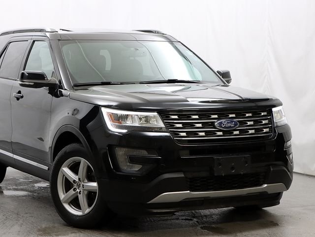 Used 2017 Ford Explorer XLT with VIN 1FM5K8D87HGD18274 for sale in Arlington Heights, IL