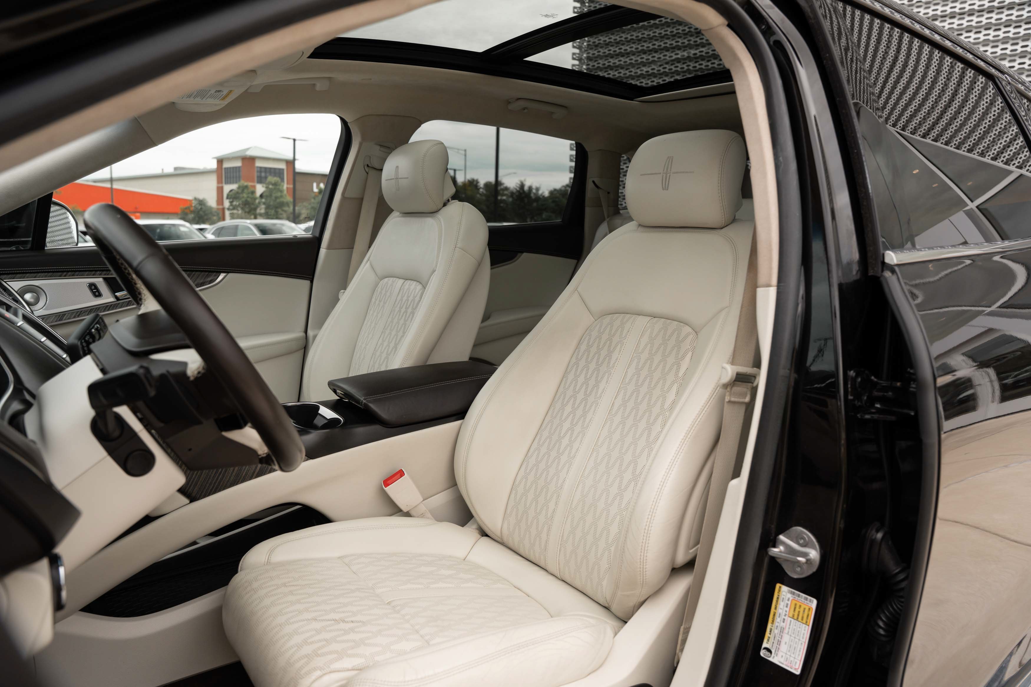 Used 2020 Infinite Black Lincoln Black Label image 18