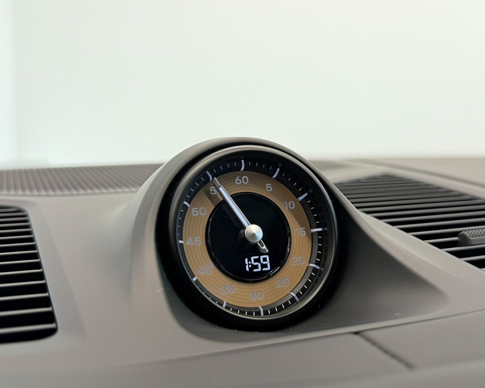 Used 2025 White Porsche Turbo image 32