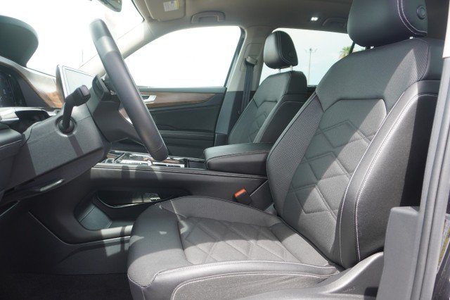 Used 2026 BLACK Volkswagen 2.0T SE w/Technology image 18