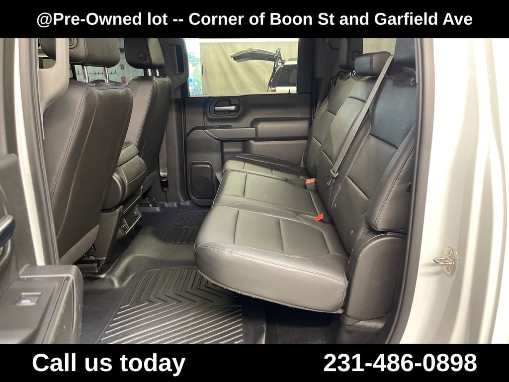 Used 2020 White GMC Base image 27
